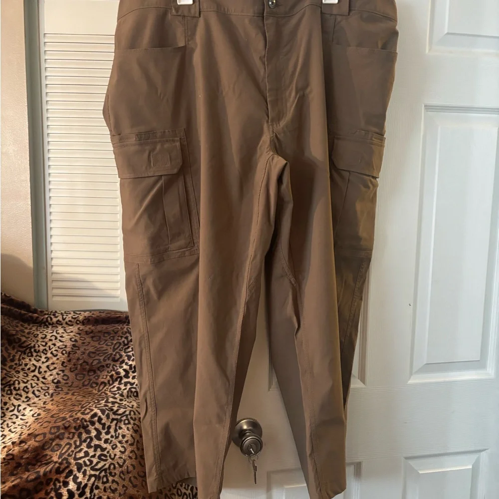 Duluth Trading Co Men's DuluthFlex Dry Cargo Pants - Brown